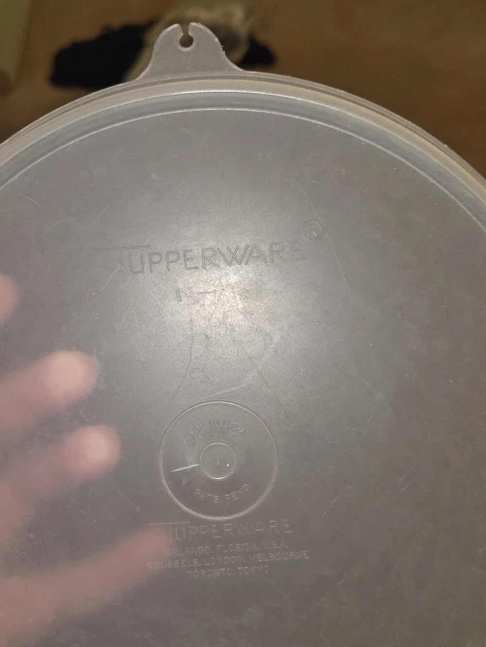 Vintage Tupperware jello mold with lid and 3 decorative holiday designs - Picture 4 of 5
